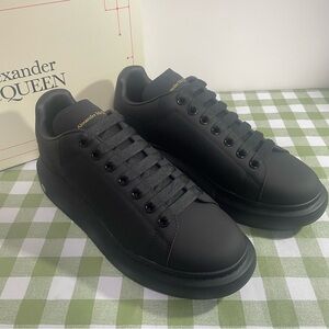 Alexander McQueen Men's Black Sneakers
